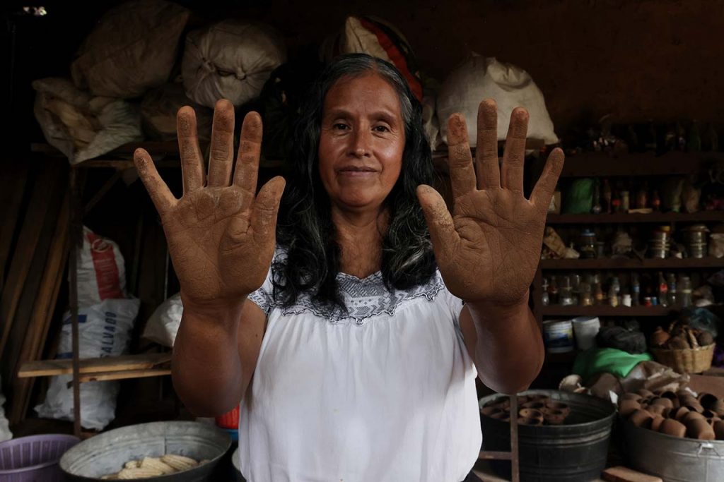 Contenedor de Arte | Herlinda Morales, artesana michoacana que ha dedicado su vida a la alfarería