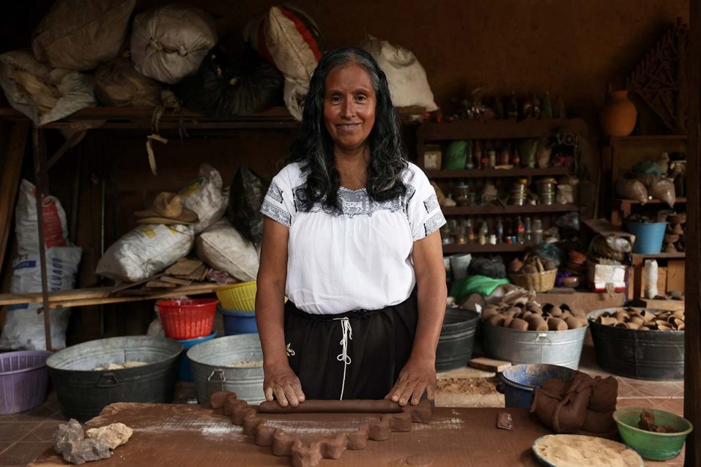 Contenedor de Arte | Herlinda Morales, artesana michoacana que ha dedicado su vida a la alfarería