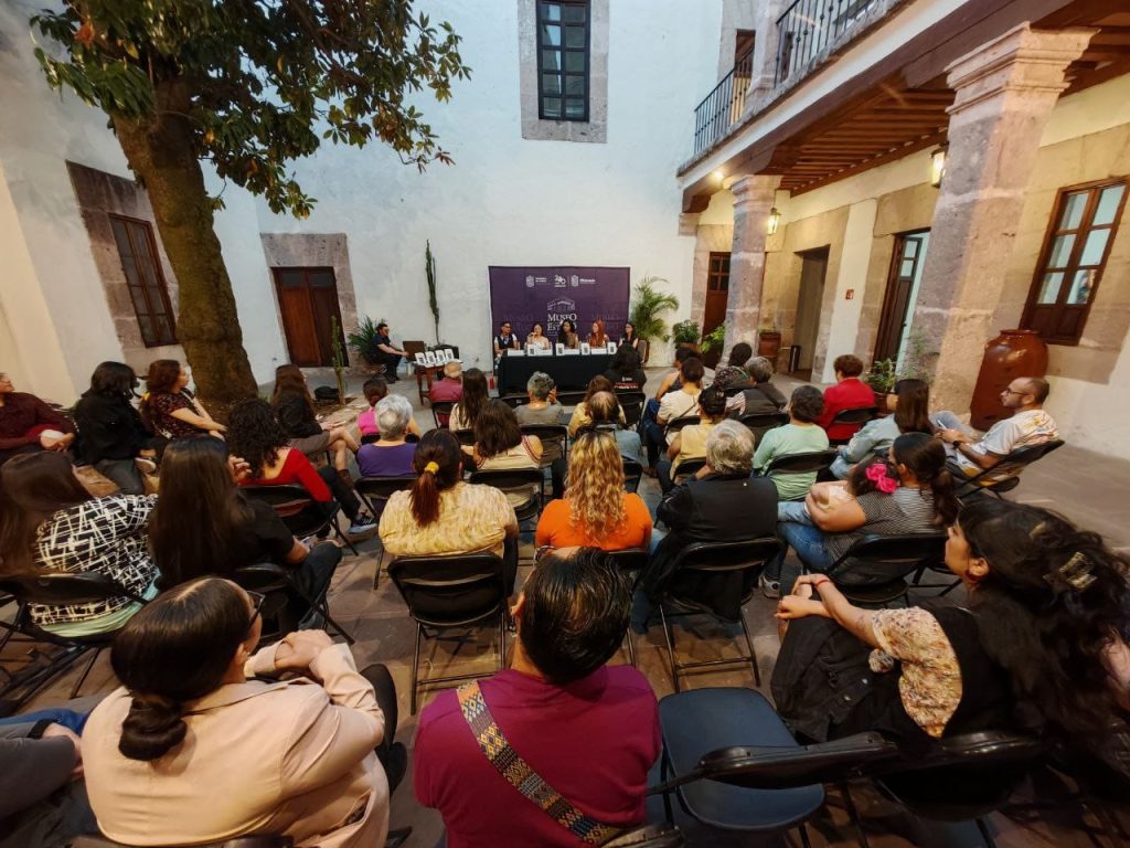 Contenedor de Arte | Se presenta el libro de la ganadora de convocatoria Palabras de Colibrí
