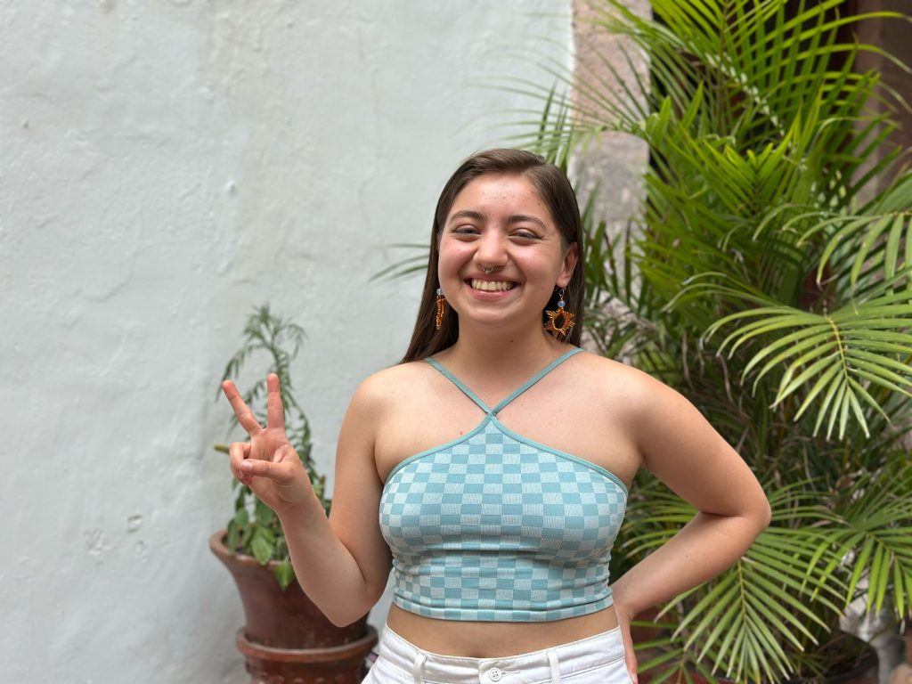 Contenedor de Arte | Yunuen Parra: escribir poesía como acto de resistencia y memoria