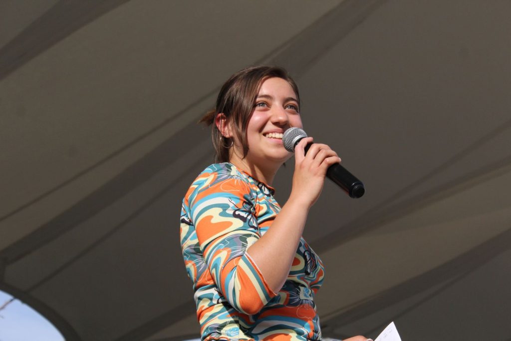 Contenedor de Arte | Yunuen Parra: escribir poesía como acto de resistencia y memoria