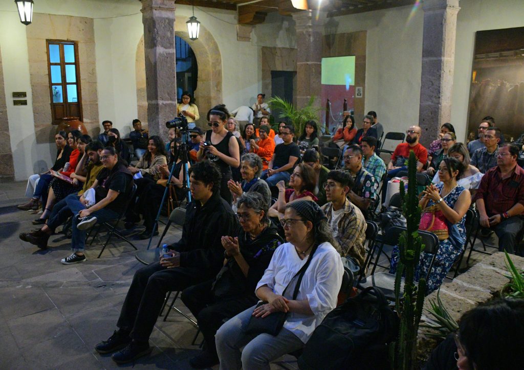 Contenedor de Arte | Toda una vida dedicada a la poesía: Margarita Vázquez presenta compilación de 4 décadas