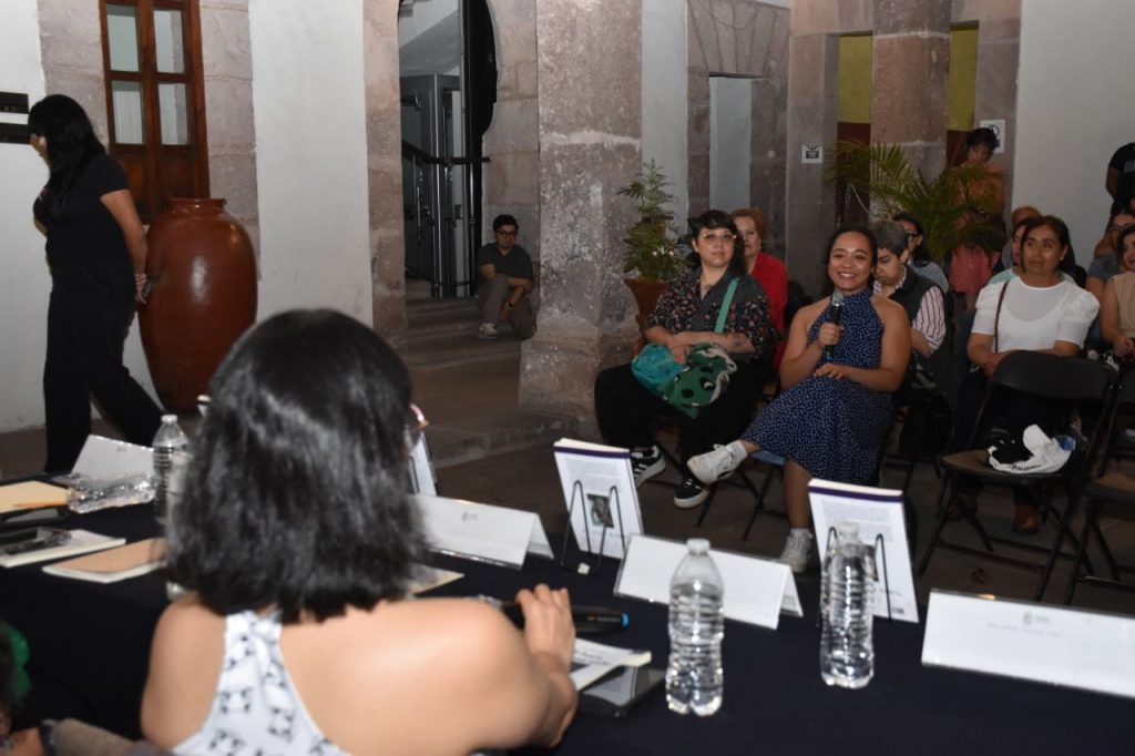 Contenedor de Arte | Editorial Cuarta República acerca literatura michoacana a municipios