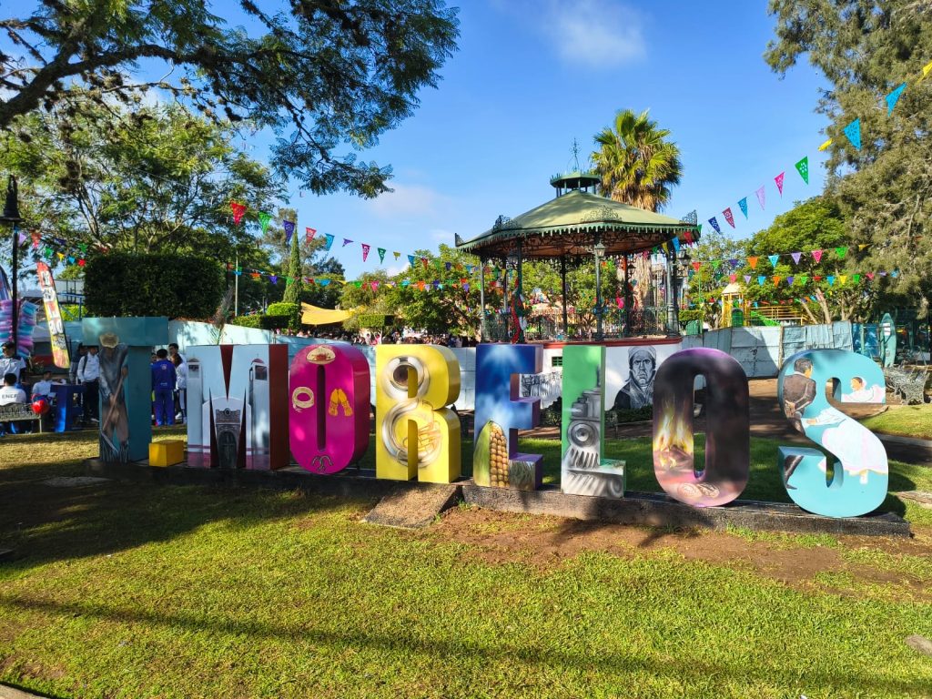 Contenedor de Arte | Se Inauguran letras monumentales de Tenencia Morelos