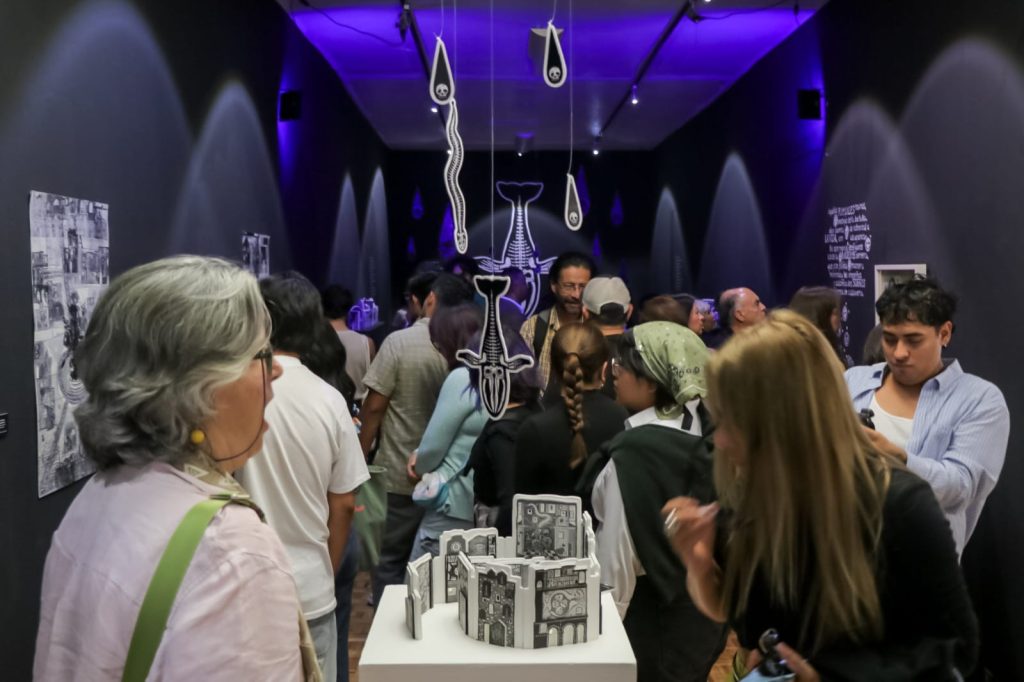 Contenedor de Arte | Una expo imperdible de Mizraim Cárdenas para visitar este puente en el Macaz