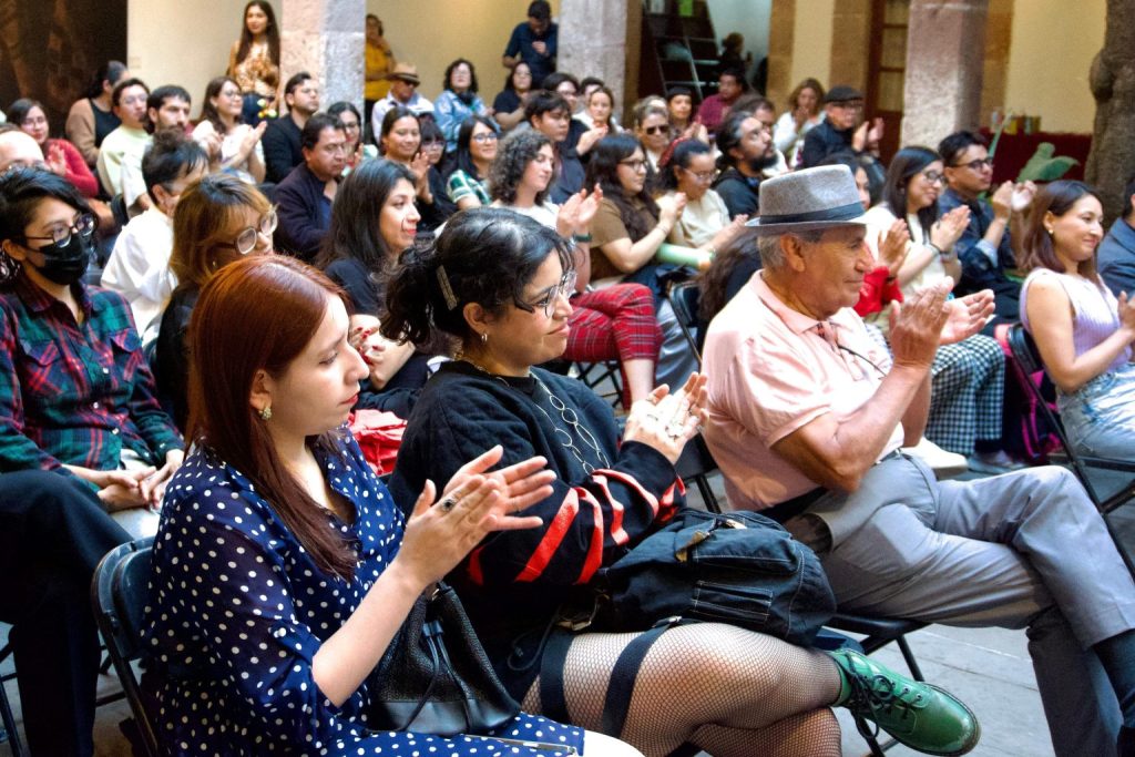 Contenedor de Arte | Cristina Bustamante presenta libro seleccionado en Palabras de Colibr