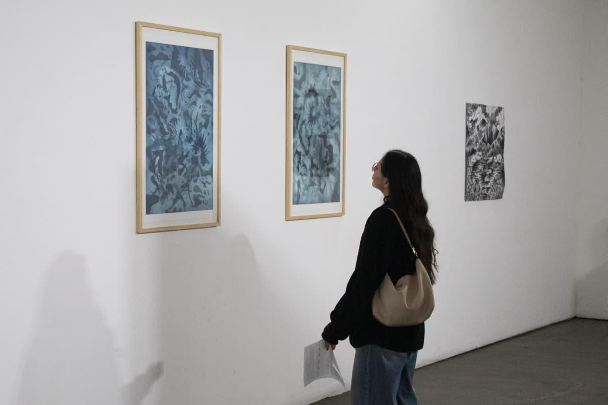Entre la memoria y la materia: Disfruta de un viaje visual por las exposiciones de la Casa de Cultura