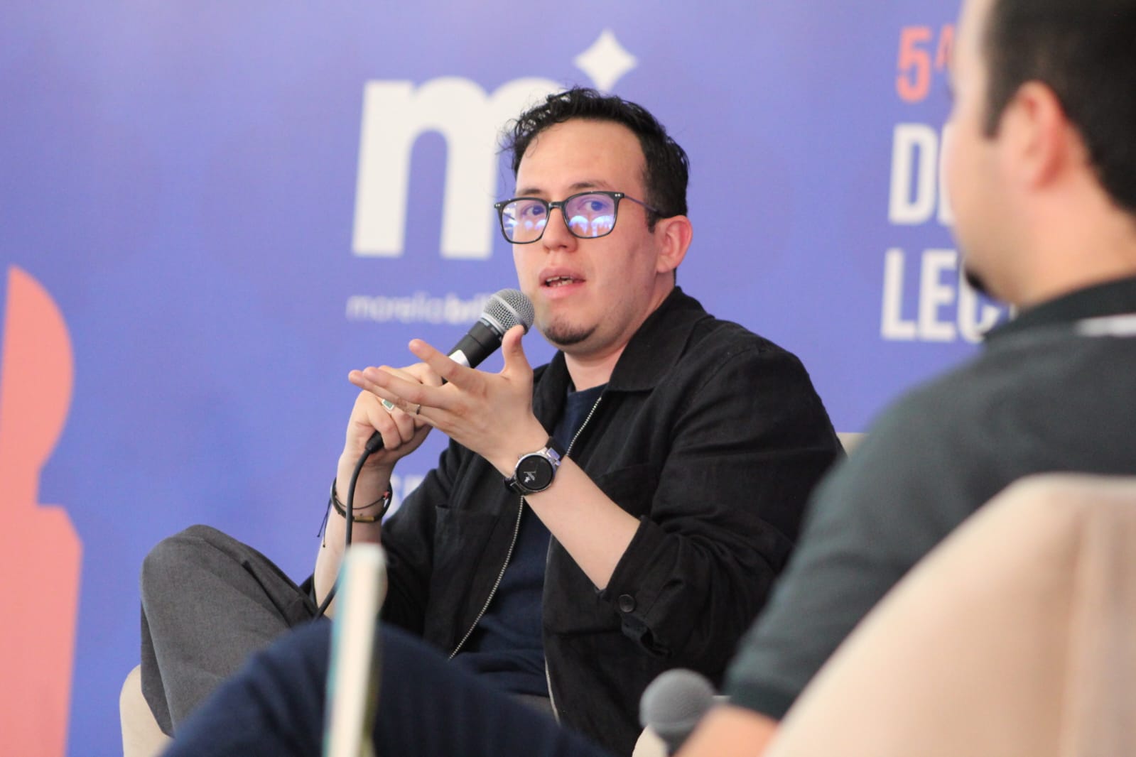 Contenedor de Arte | Adrián Chávez conquista al público de la 5ta Fillm